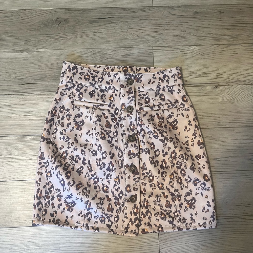 NWOT MAURICES LEOPARD PRINT BUTTON MINI SKIRT